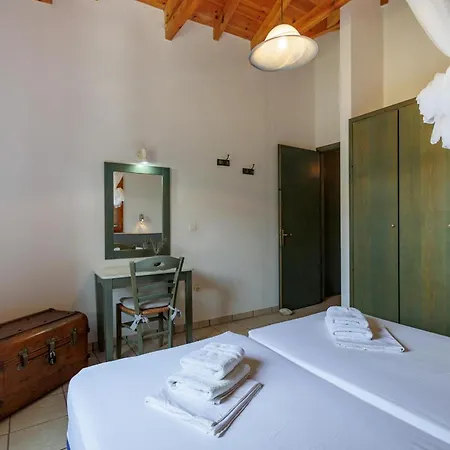 Spiti-eleonas * アイオス・ニコラオス