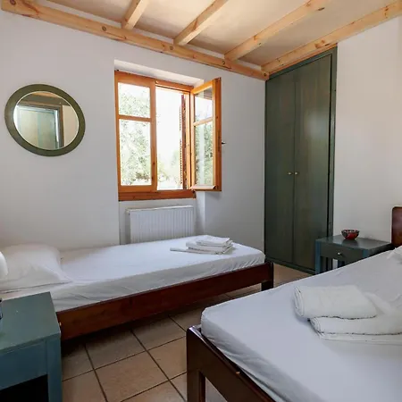 Spiti-eleonas アイオス・ニコラオス